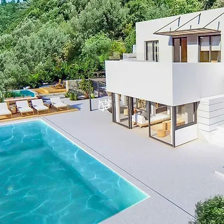Fraxi Sleeps 6 Pool Air Con Wifi *